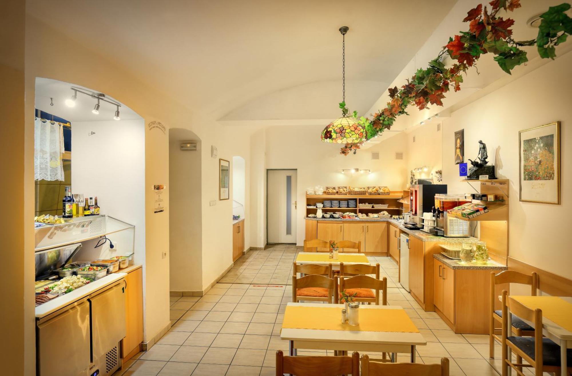 Golden Garni Hotel 3*