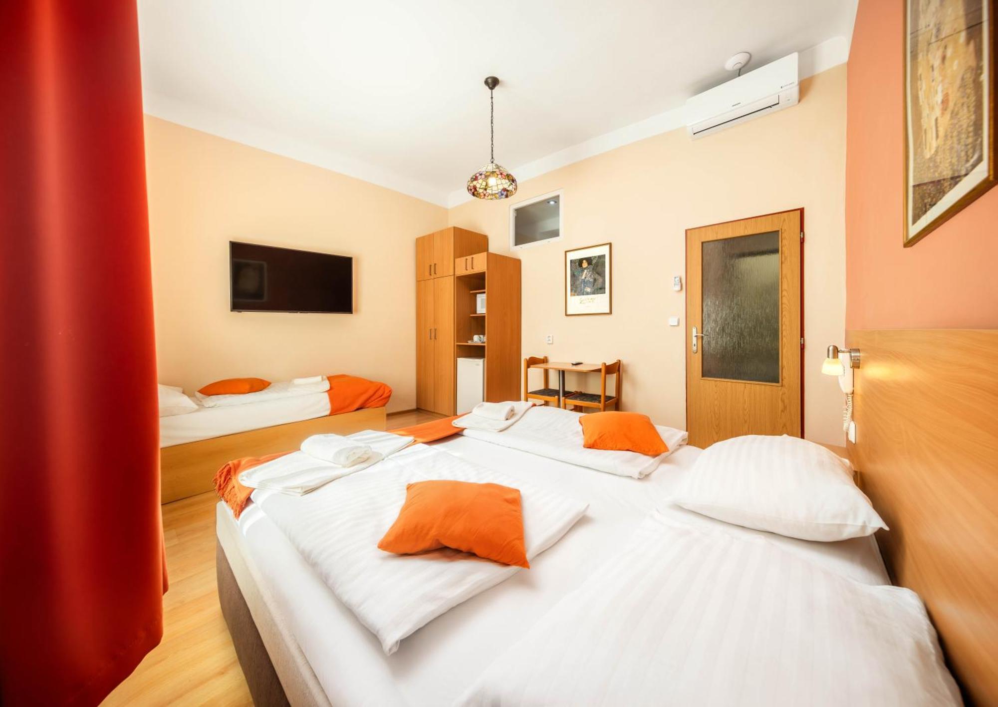 Golden Garni Hotel 3*