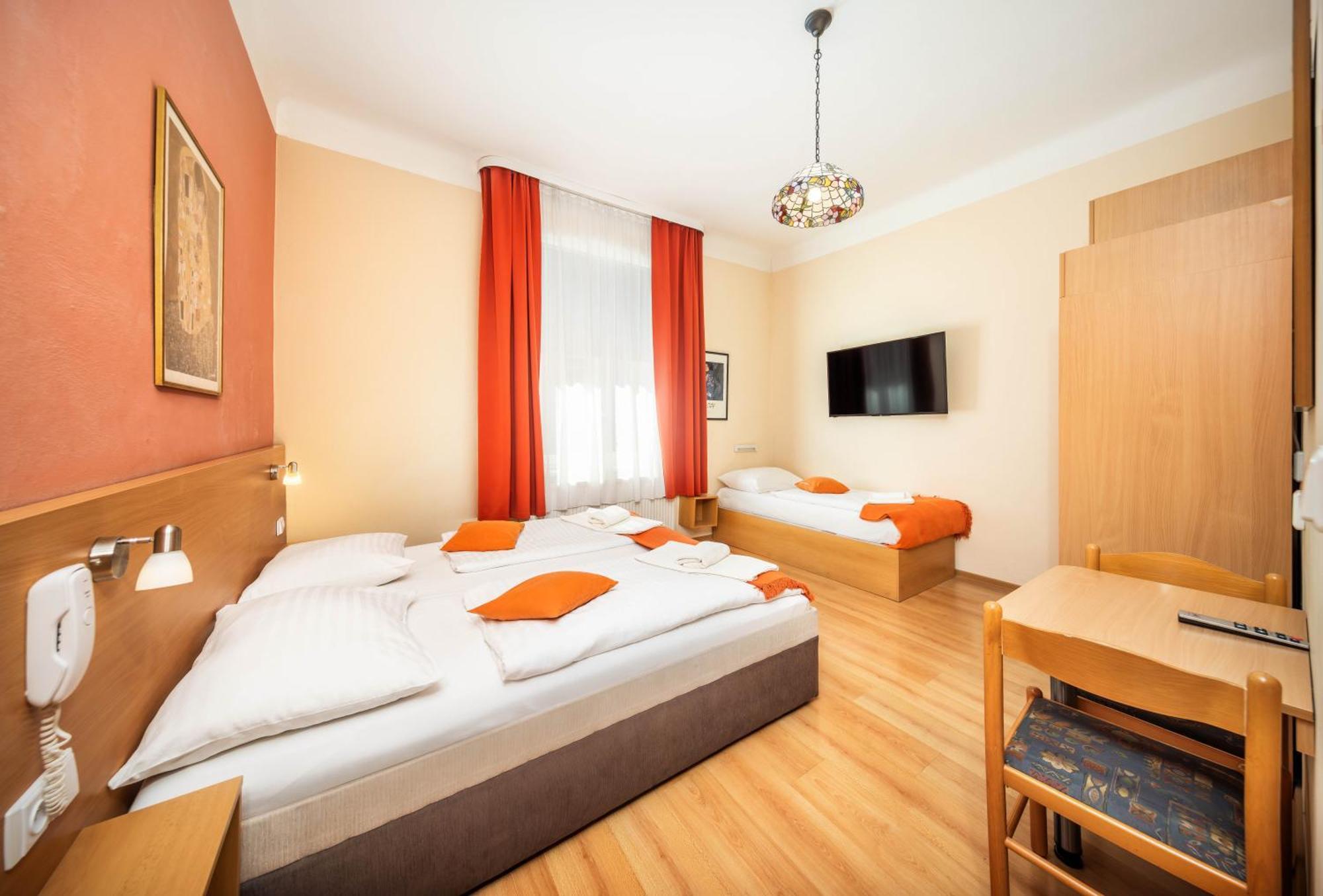 Hotel Golden Garni 3*